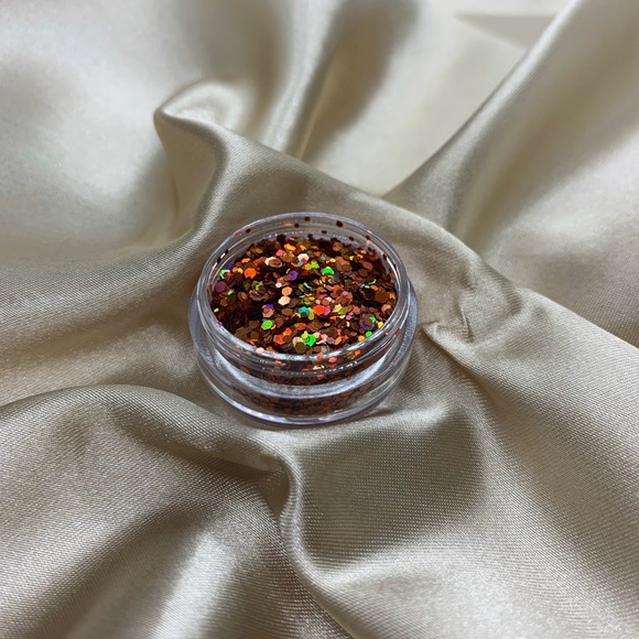 Cosmetic glitter - Picture 1 of 2